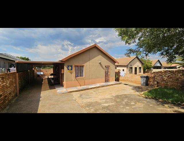 2 BEDROOM HOUSE FOR SALE IN LOTUS GARDENS
